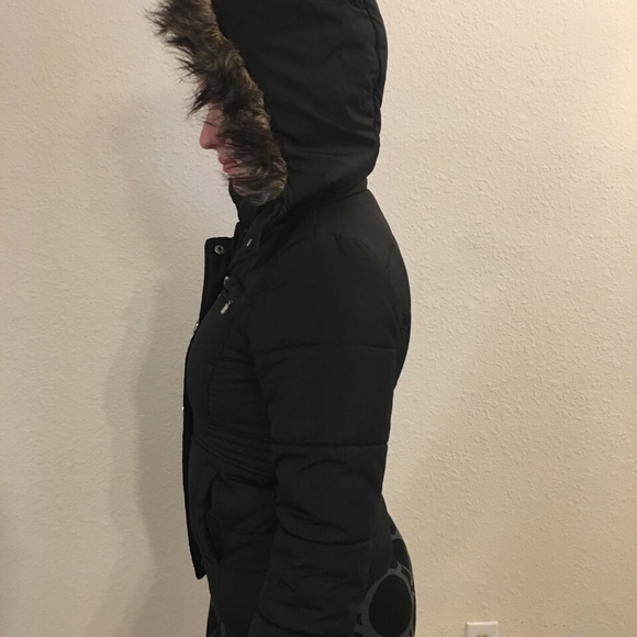 Winter jacket with removable hood - Picture 3 of 4